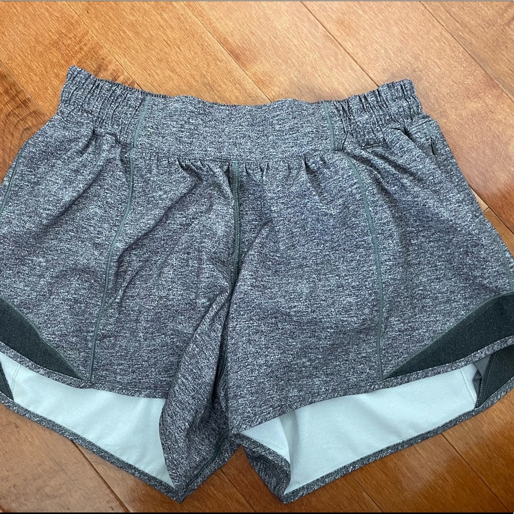 Lululemon Hotty Hot Tall 4” - Size 8